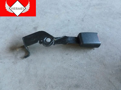 1998 Ford Expedition XLT - 2nd Row Center Seat Belt Receiver